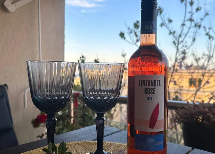 Apartment Kolevi Family Seaside Haven! Saints Constantine and Helena