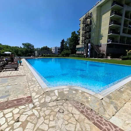 Kolevi Family Seaside Haven! * Aziz Konstantin ve Elena